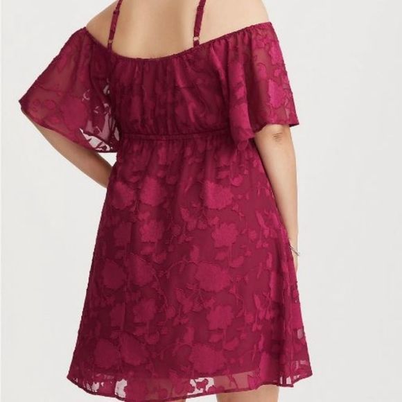 Torrid Burgundy Purple Floral Burnout Chiffon Cold Shoulder Dress 2X‎ - Picture 3 of 10